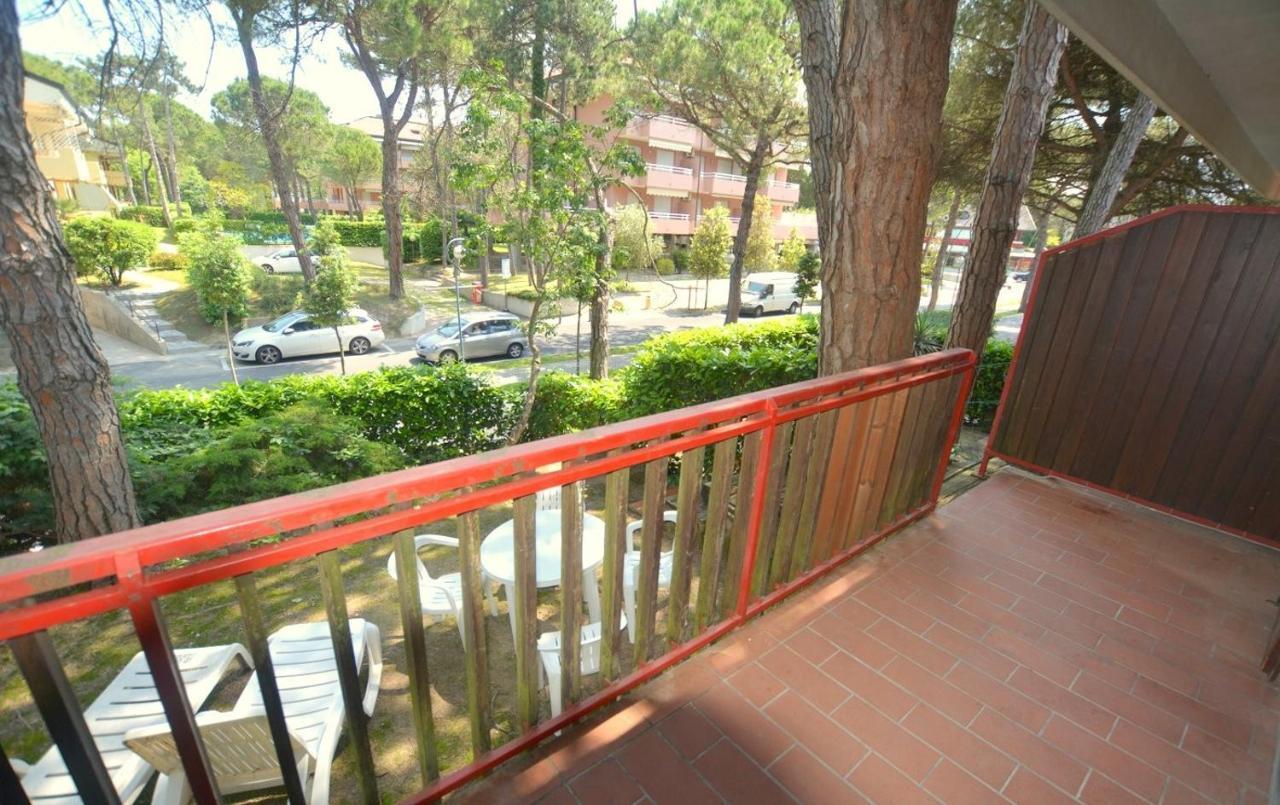 Flat In Lignano Pineta Apartment Линяно Сабиадоро Екстериор снимка